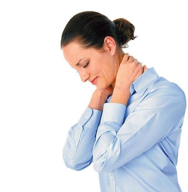 Bóle głowy u kobiety na tle osteochondrozy klatki piersiowej