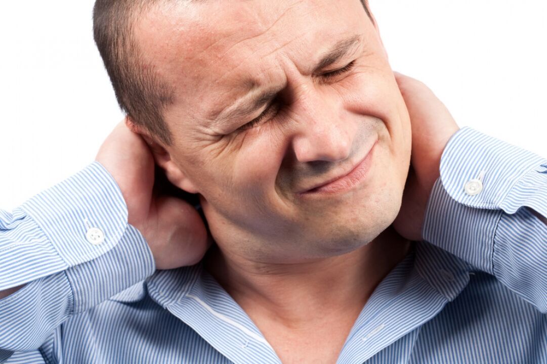 ból szyi u mężczyzny z osteochondrozą